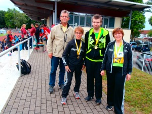 vorn/li:  Juliane Vosseberg,David Träger, Jasmin Hartmann hinten: Trainer Armin Göckeritz